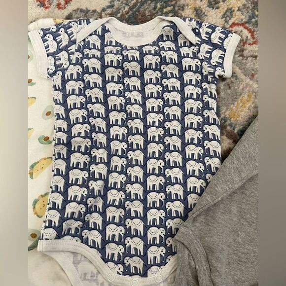 Bundle of five 3-6 month short sleeve shirt onesies - Picture 4 of 7